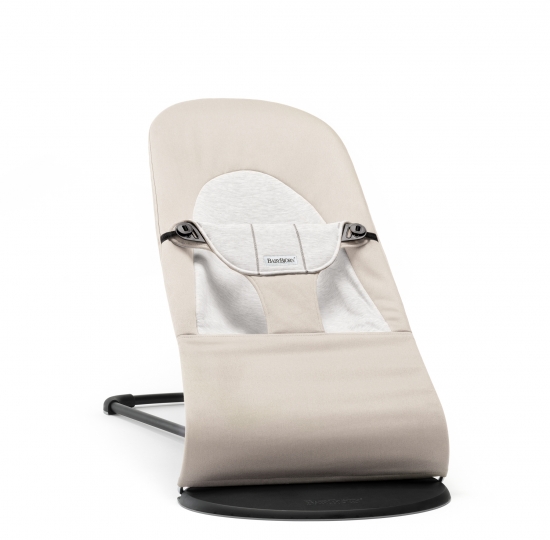 BabyBjrn Babysitter Balance Soft, Beige/Grey i gruppen Leksaker / Babylek 0-1 r / Babysitter hos Kpbarnvagn (7317680050830)