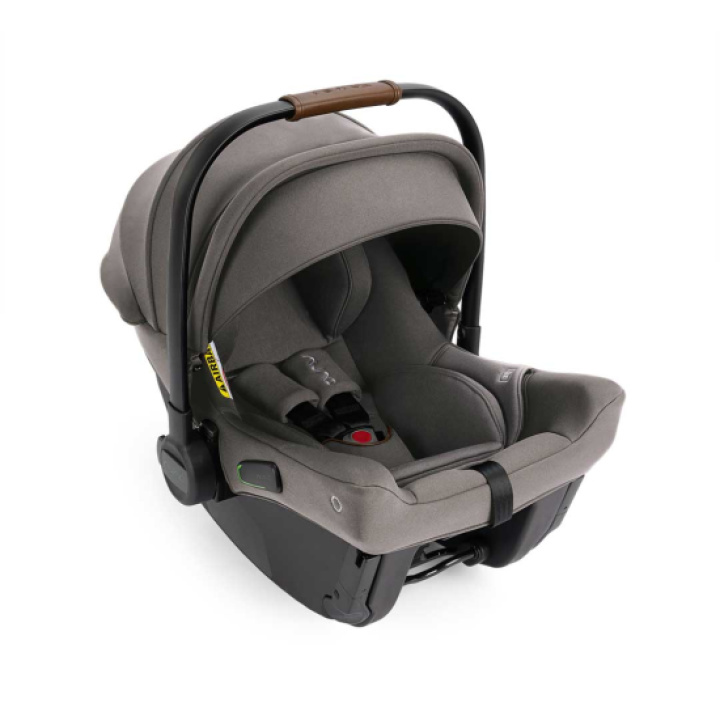 Nuna Pipa Urbn Babyskydd, Granit i gruppen Bilbarnstolar / Stol för varje steg / Babyskydd hos Köpbarnvagn (CF15610GRNGL)