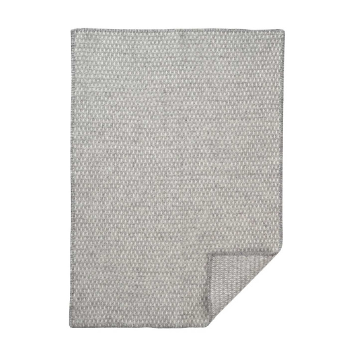 Klippan Babyfilt Lammull Knut Light Grey i gruppen Barnvagnar / Tillbehör / Filtar / Ullfiltar hos Köpbarnvagn (KLIP231601)