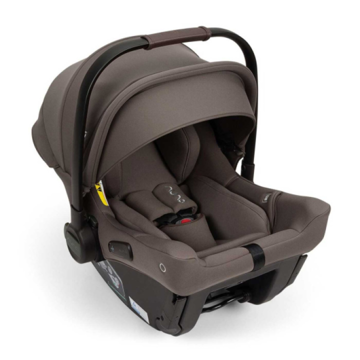 Nuna Pipa Urbn Babyskydd Chestnut i gruppen Bilbarnstolar / Stol för varje steg / Babyskydd hos Köpbarnvagn (NUNACF15610CHEGL)